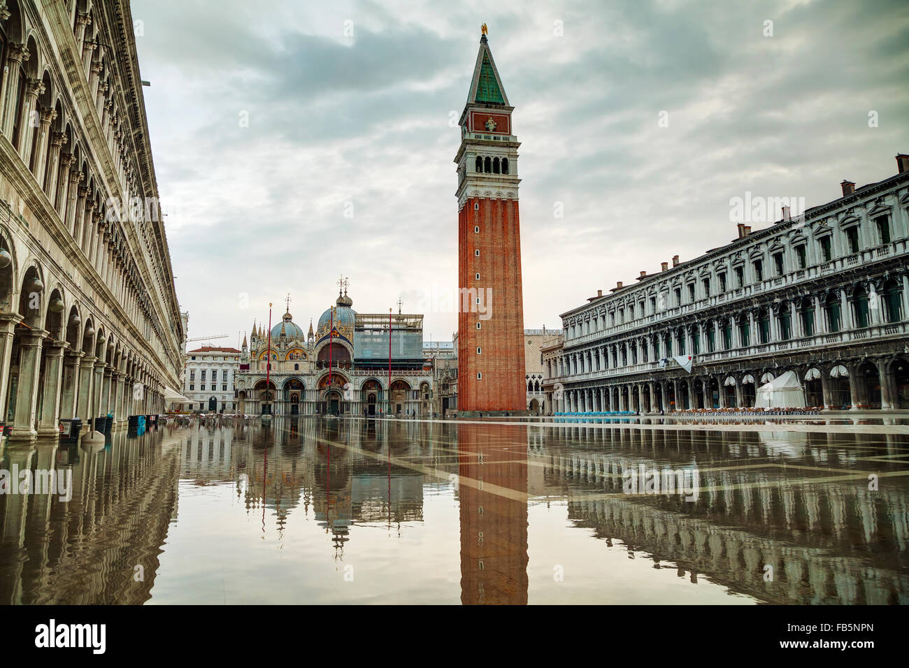 La plaza de San Marcos en Venecia, Italia en la mañana Foto de stock