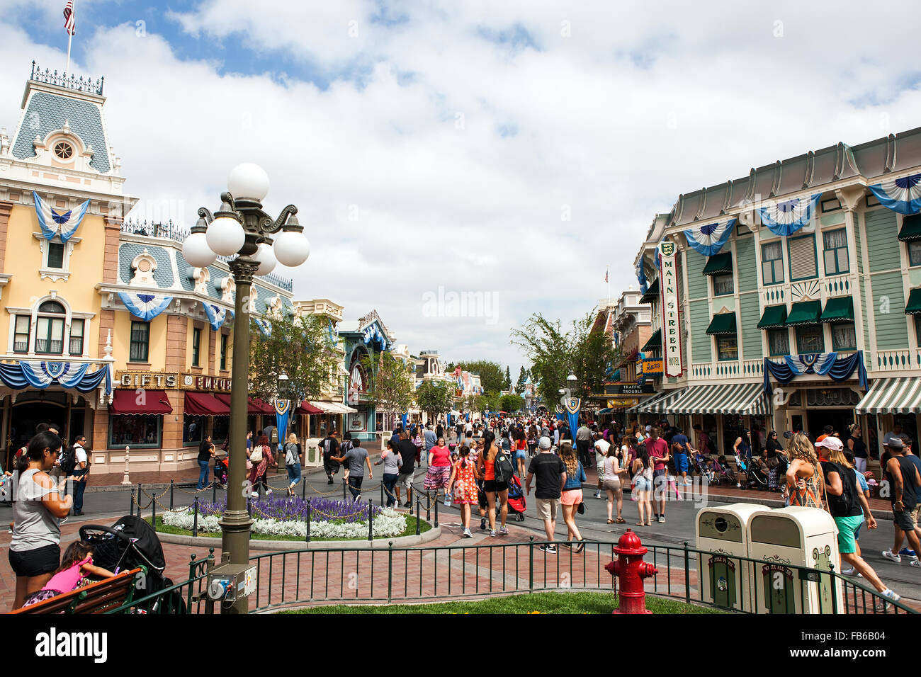 Disneyland california main street fotografías e imágenes de alta resolución  - Alamy
