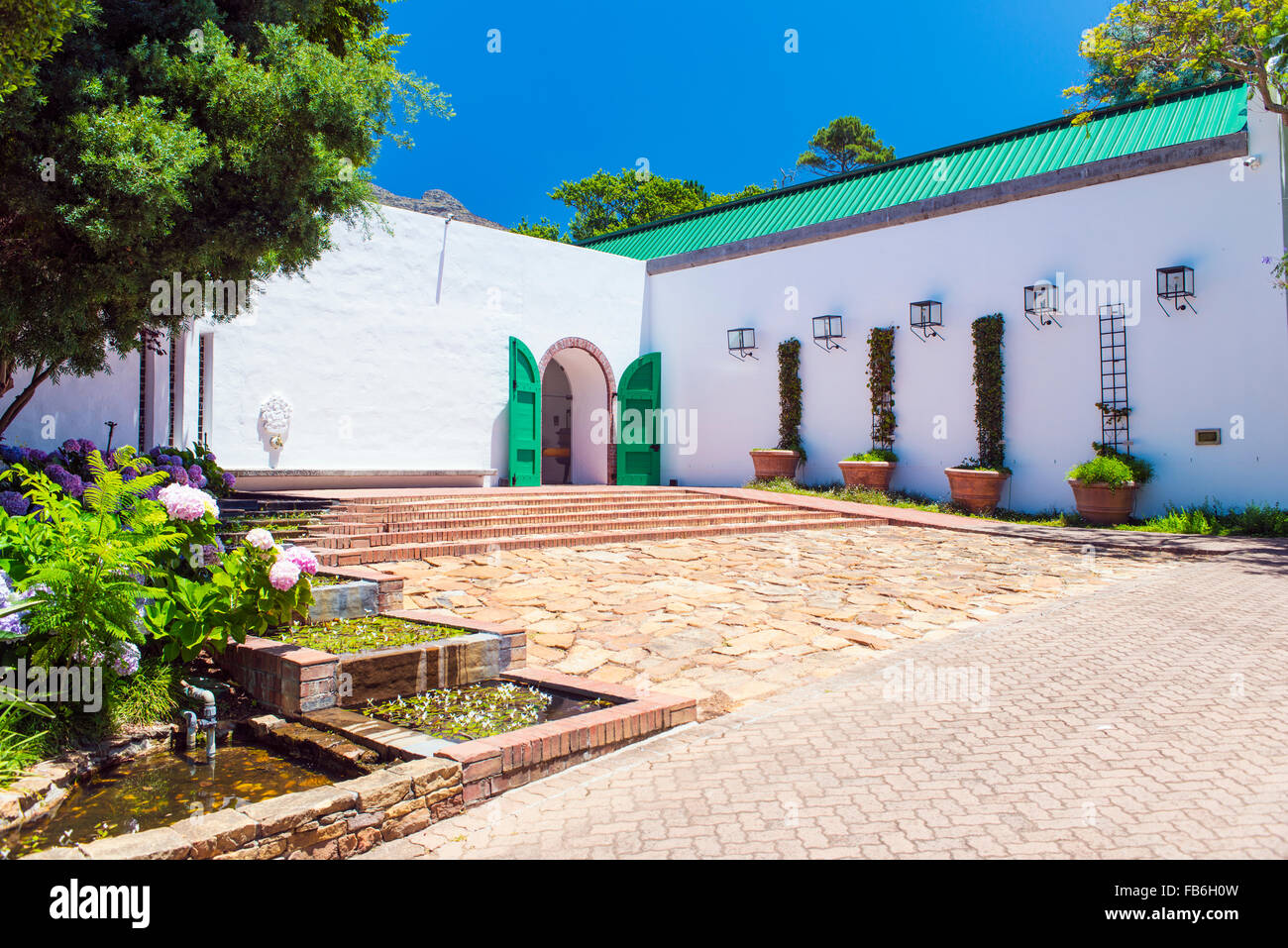 La entrada a Klein Constantia wine estate en Cape Town, Sudáfrica Foto de stock