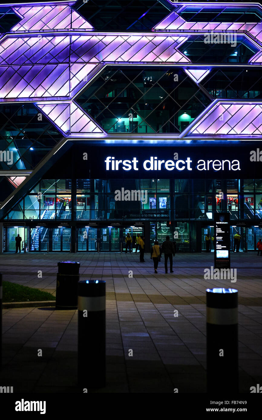 En primer lugar, dirigir Leeds Arena Foto de stock