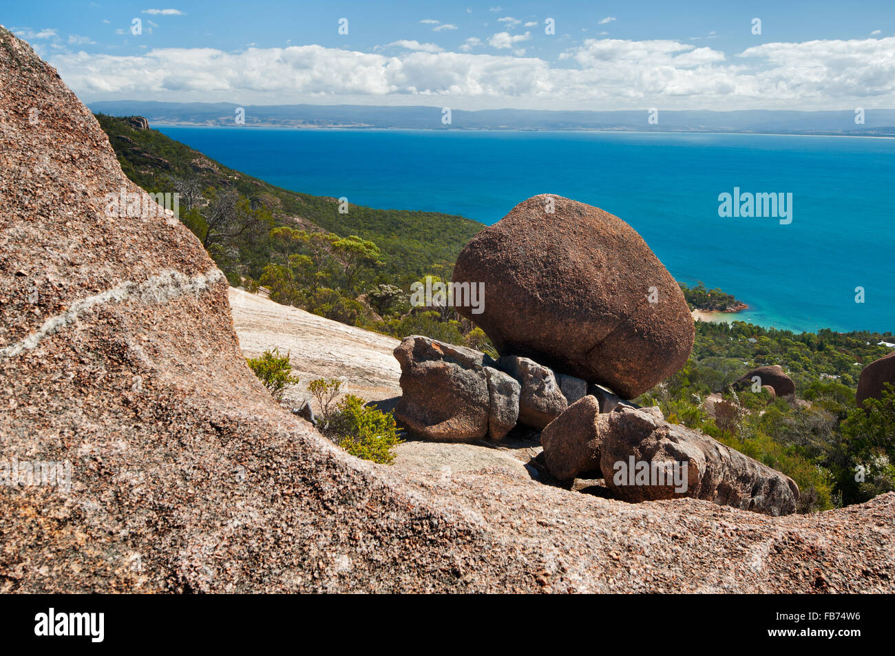 Vista sobre Coles Bay desde el Monte Amos. Foto de stock