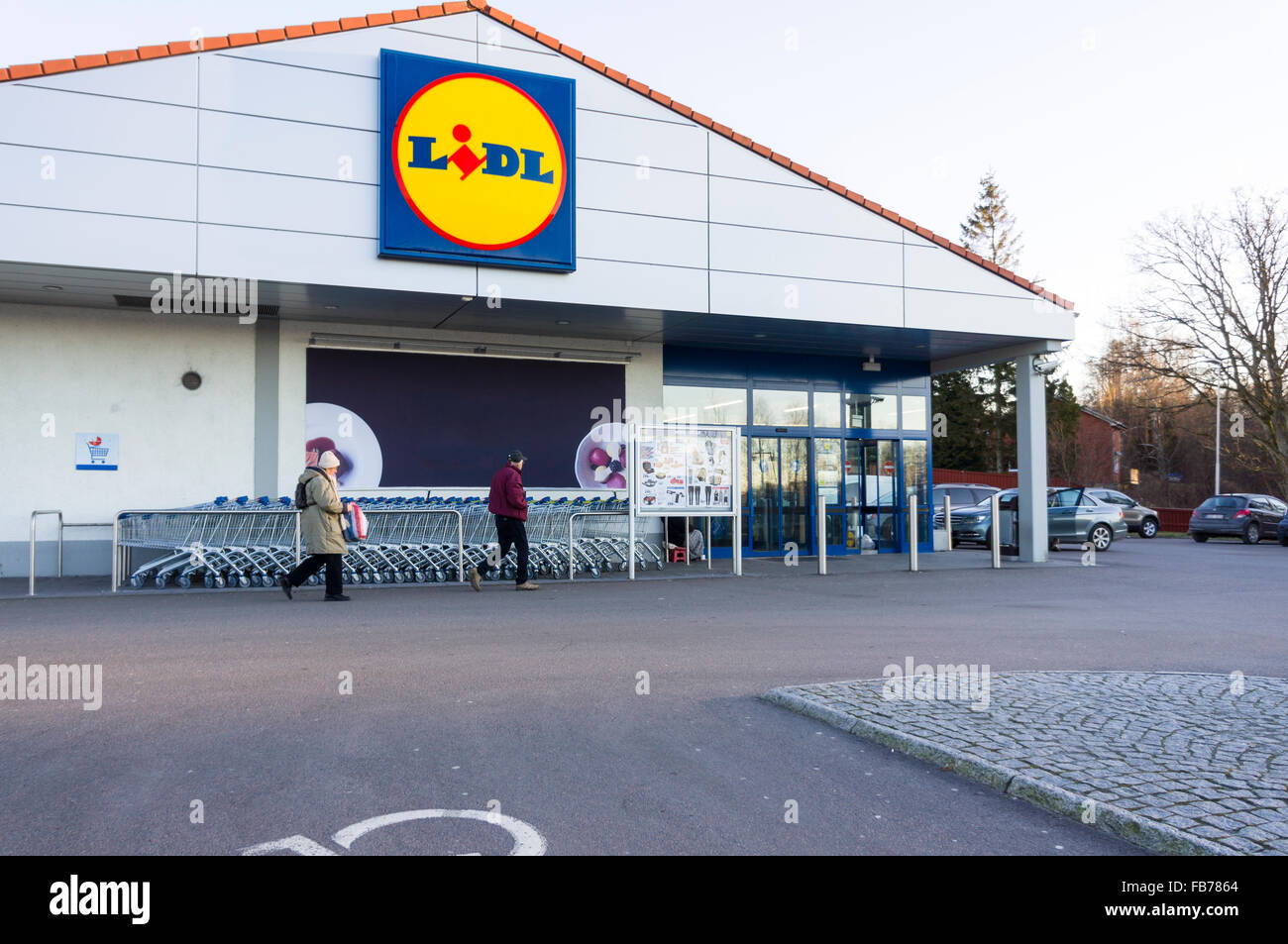 Entrada a Lidl, la cadena de supermercados de descuento alemana. Modelo de  liberación: nº de propiedad: Release No Fotografía de stock - Alamy