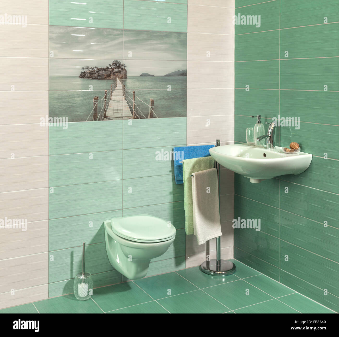 Baño verde fotografías e imágenes de alta resolución - Alamy