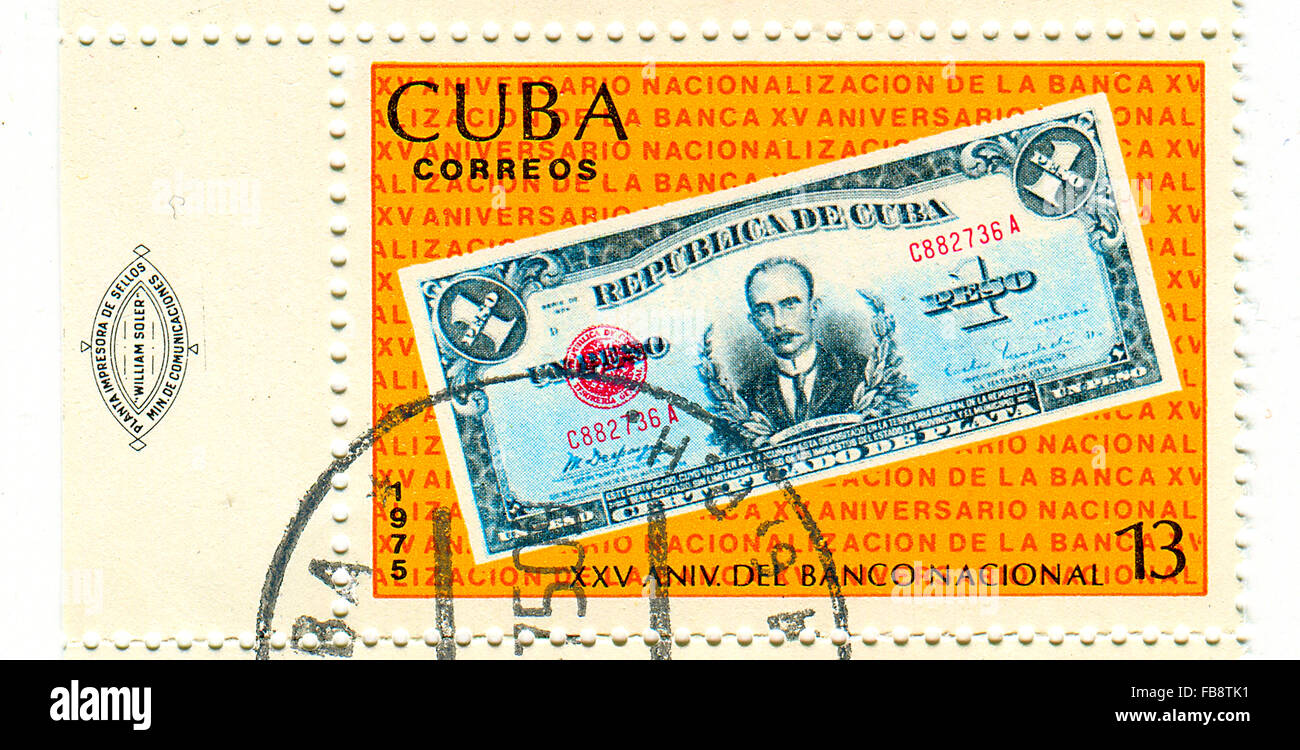 CUBA: circa 1975: un sello impreso en Cuba muestra imagen de aniversare dedicado 25 El Banco Central de Cuba. Foto de stock