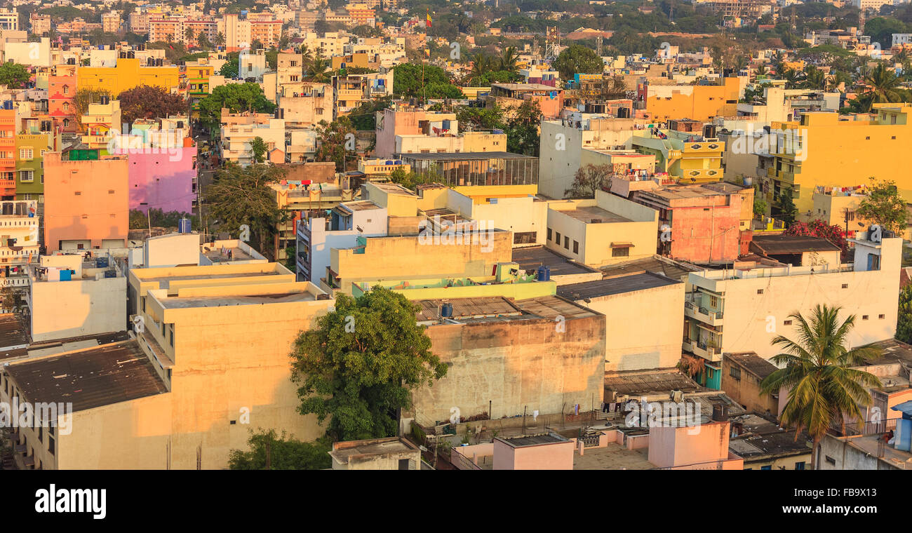 El horizonte de la ciudad en zona de residentes - Bangalore - India Foto de stock