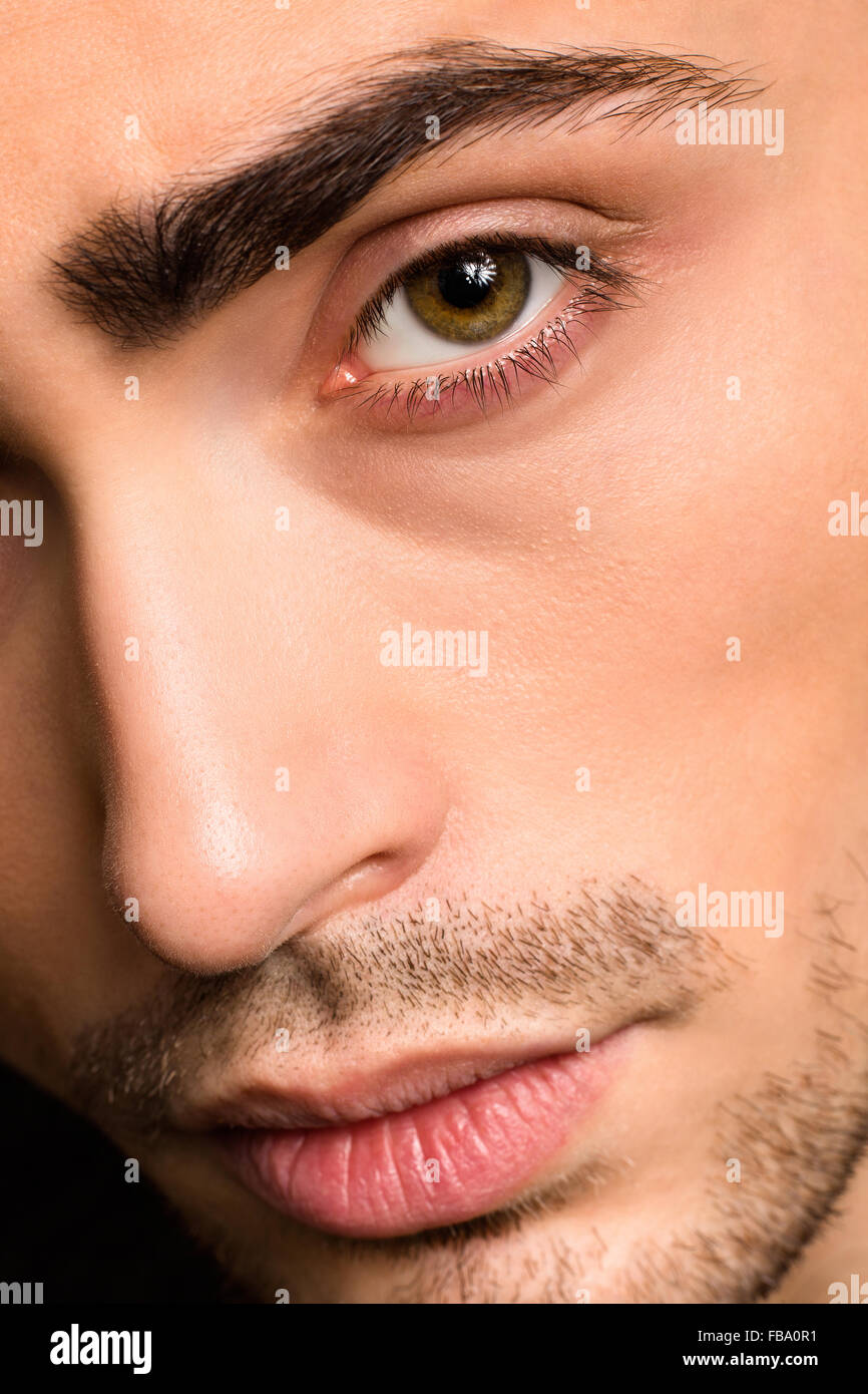 Modelo del rostro del hombre de cerca Fotografía de stock - Alamy