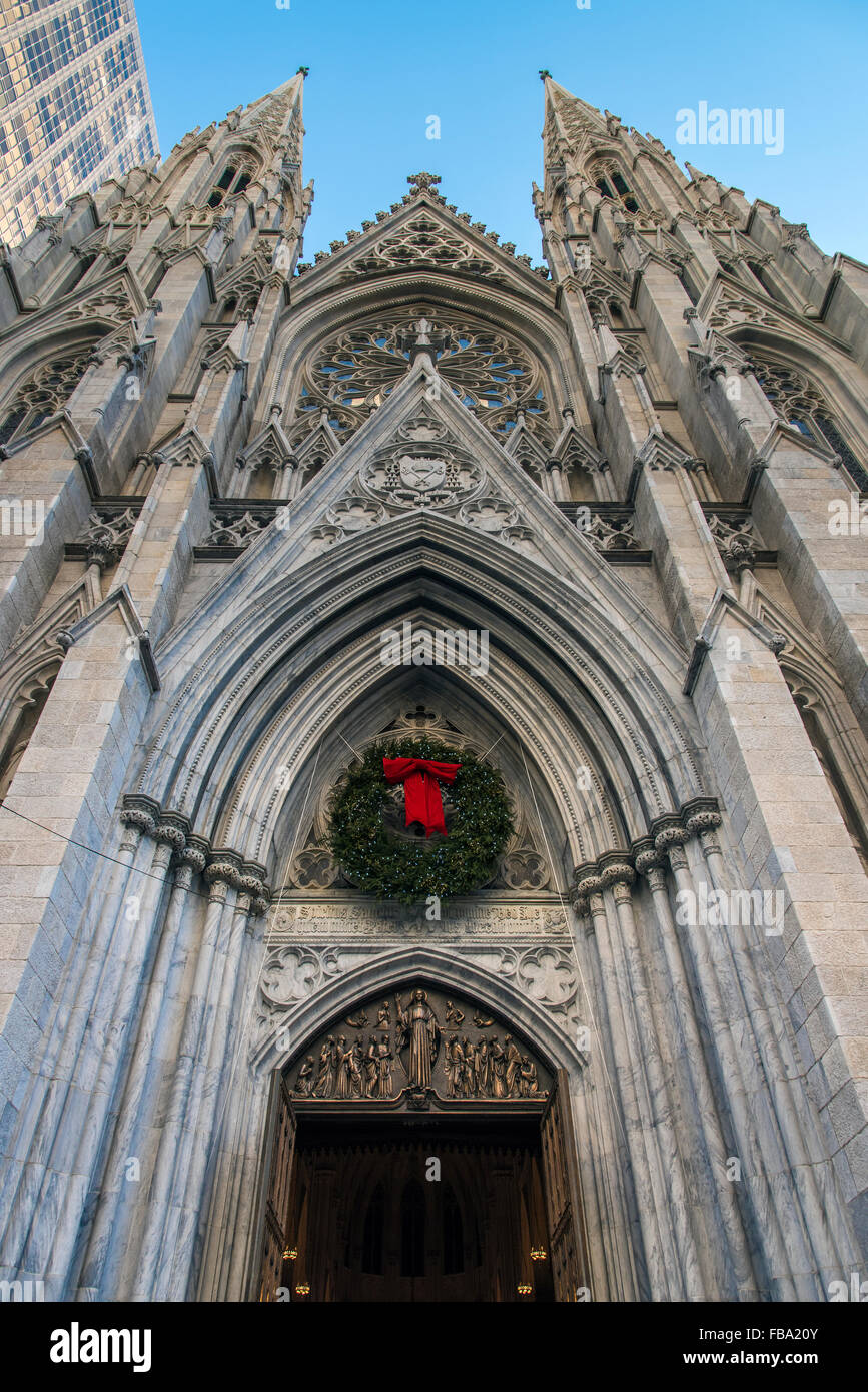 La Catedral de San Patricio, la Quinta Avenida, Manhattan, Nueva York, EE.UU. Foto de stock