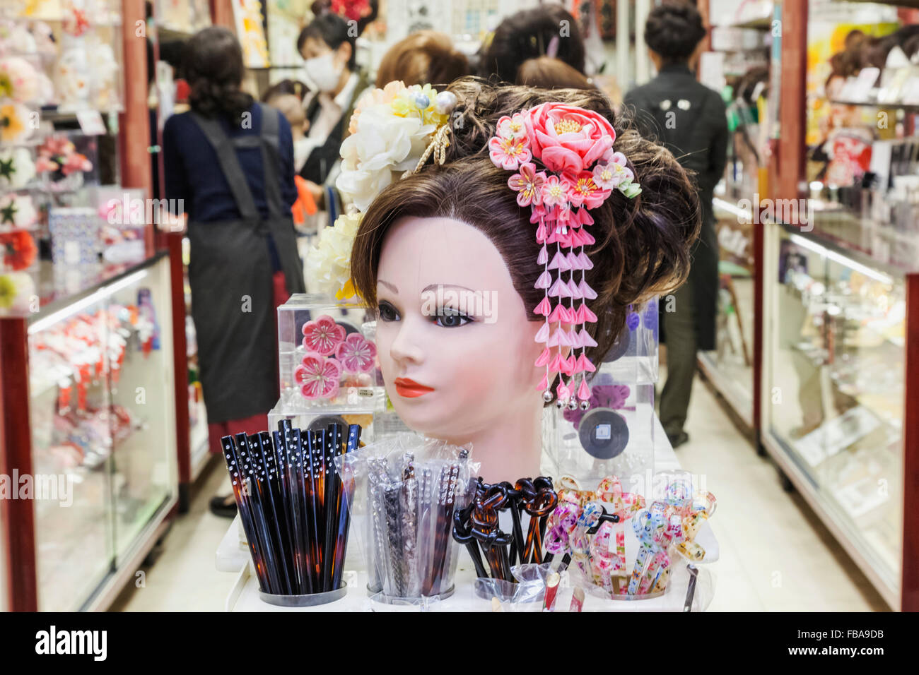 Tienda de pelucas japonesas fotografías e imágenes de alta resolución -  Alamy