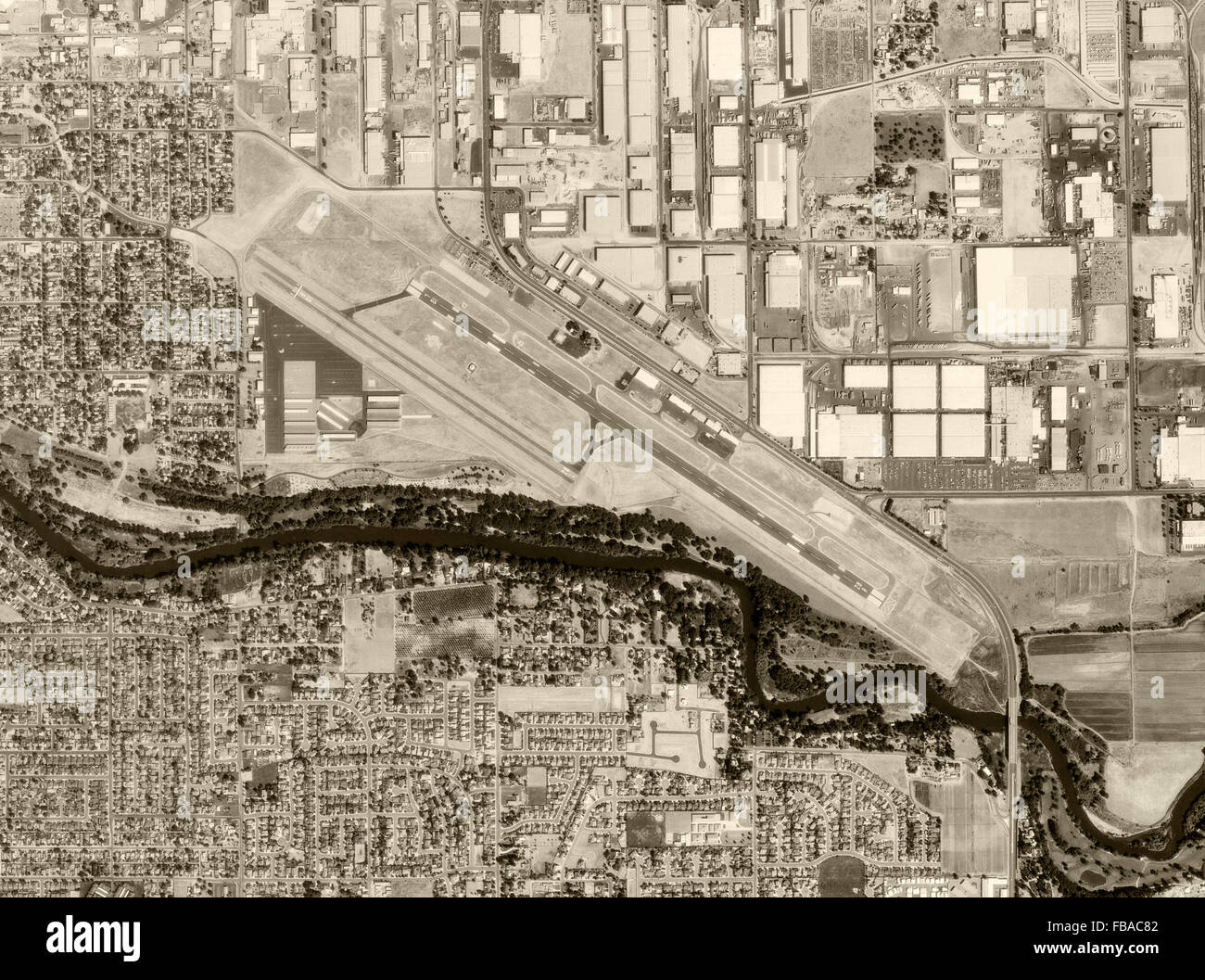 Fotografía aérea de la Ciudad de Modesto histórico-County Airport, Modesto, Stanislaus County, California, 1998 Foto de stock
