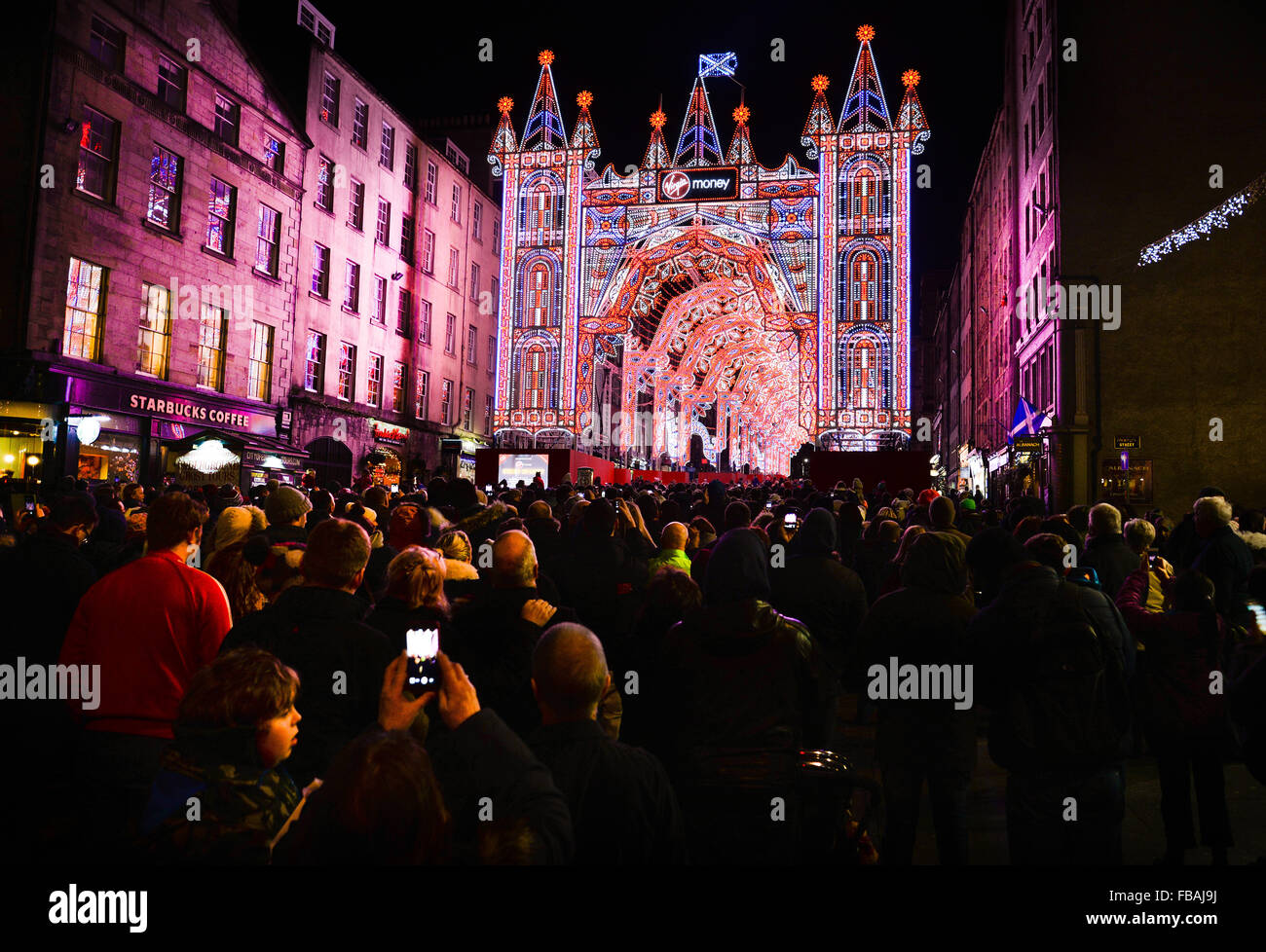 La calle de Virgin Money un impresionante evento conjunto de luz para iluminar el casco antiguo de Edimburgo para Navidad 2015 Foto de stock