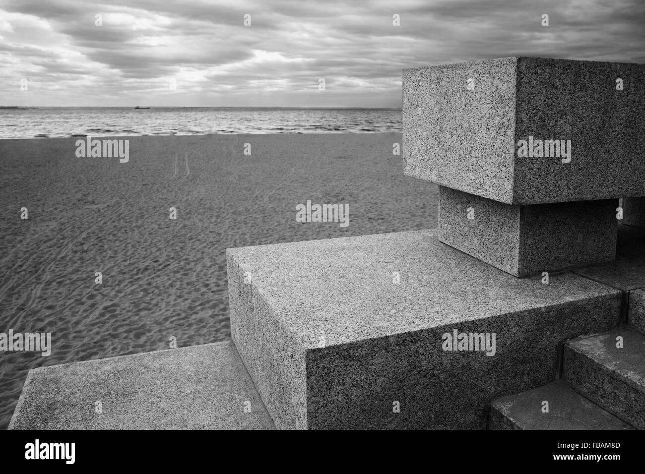 La costa del Golfo de Finlandia en el parque de los tricentenarios de San Petersburgo Foto de stock