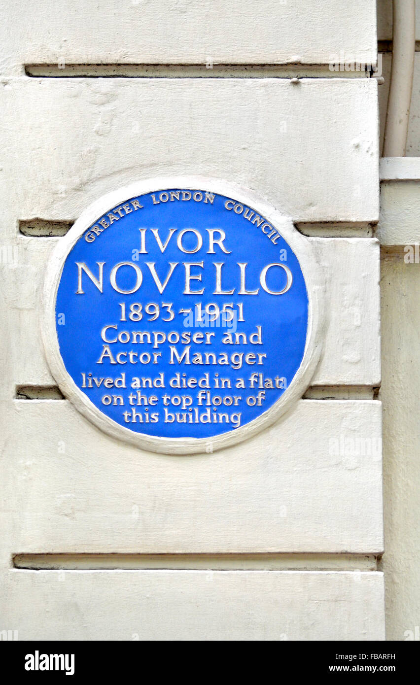 Londres, Inglaterra, Reino Unido. Placa Azul conmemorativa: "Ivor Novello 1893-1951 compositor y actor-manager...' Aldwych Foto de stock