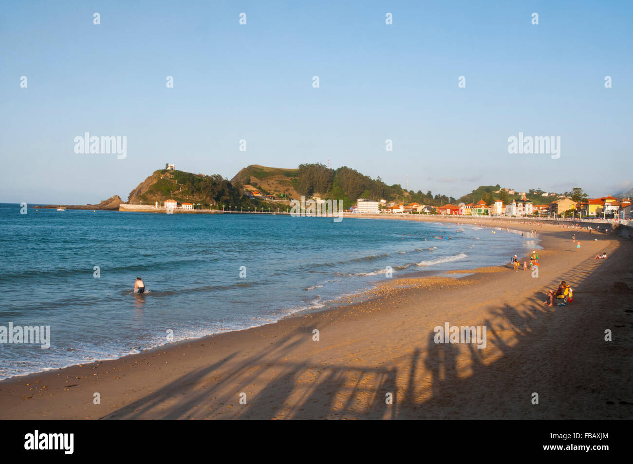 Playa de Santa Marina. Ribadesella, Asturias, España. Foto de stock