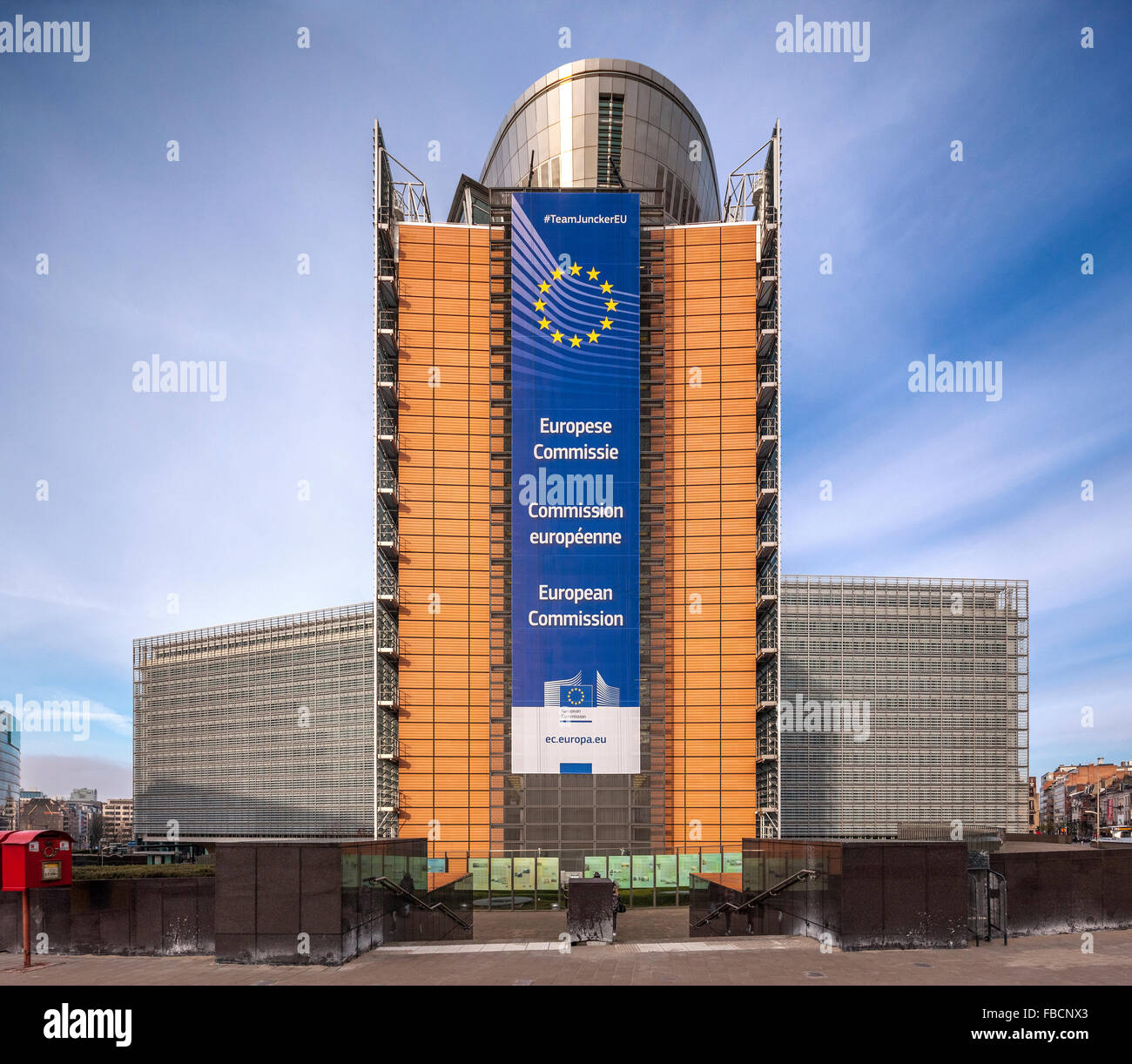 El edificio Berlaymont de Bruselas. La sede de la Comisión Europea, CE, el ejecutivo de la Unión Europea, la Unión Europea. Bruselas Bruxelles Bélgica Europa Foto de stock