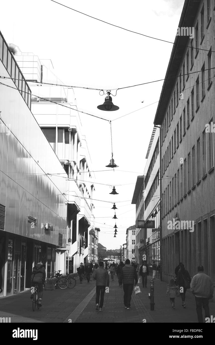 Luces colgantes de la calle fotografías e imágenes de alta resolución Alamy