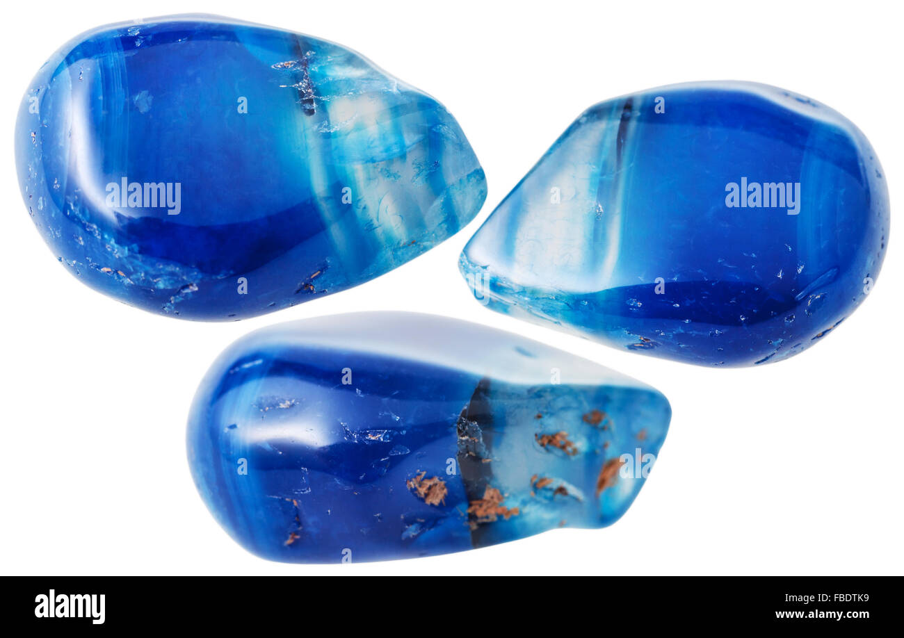 Minerales naturales - tres piedras preciosas en tonos azul ágata las piedras  aisladas sobre fondo blanco cerrar Fotografía de stock - Alamy