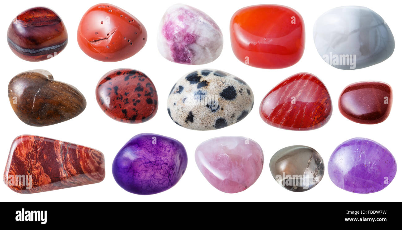 Piedras preciosas minerales naturales - set de 15 pcs, rojo, rosado,  violeta y marrón piedras preciosas aislado sobre fondo blanco Fotografía de  stock - Alamy