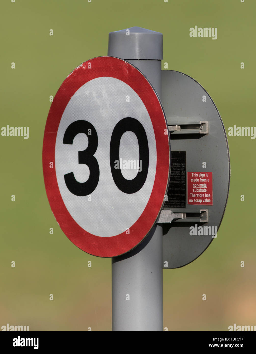 Treinta millas cartel de límite de velocidad de 30 mph Foto de stock