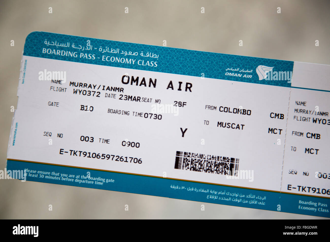 Cerca de Omán economía aire boarding pass billete de avión Fotografía