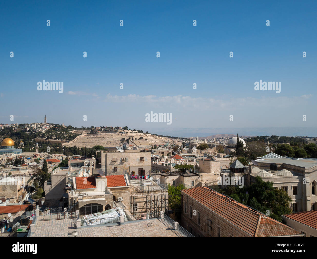 Vistas a la Ciudad Antigua de Jerusalén hasta el Monte de los Olivos, desde la parte superior de la Torre de David Foto de stock