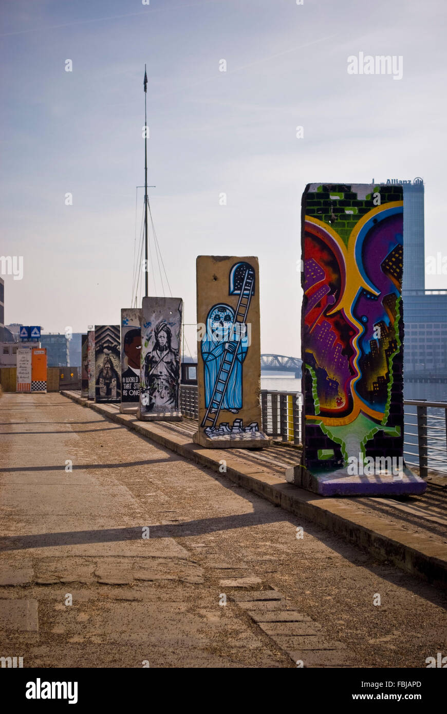Los restos del muro de Berlín, Stralauer Allee, orilla Spree, Berlín Foto de stock