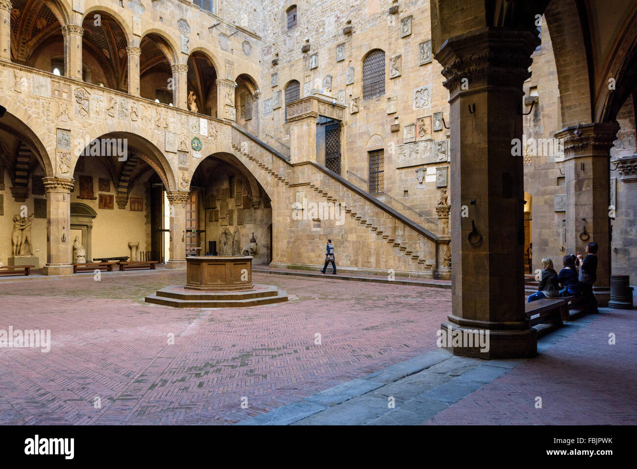 Florencia. Italia. Patio interior del Museo Nazionale del Bargello. Foto de stock