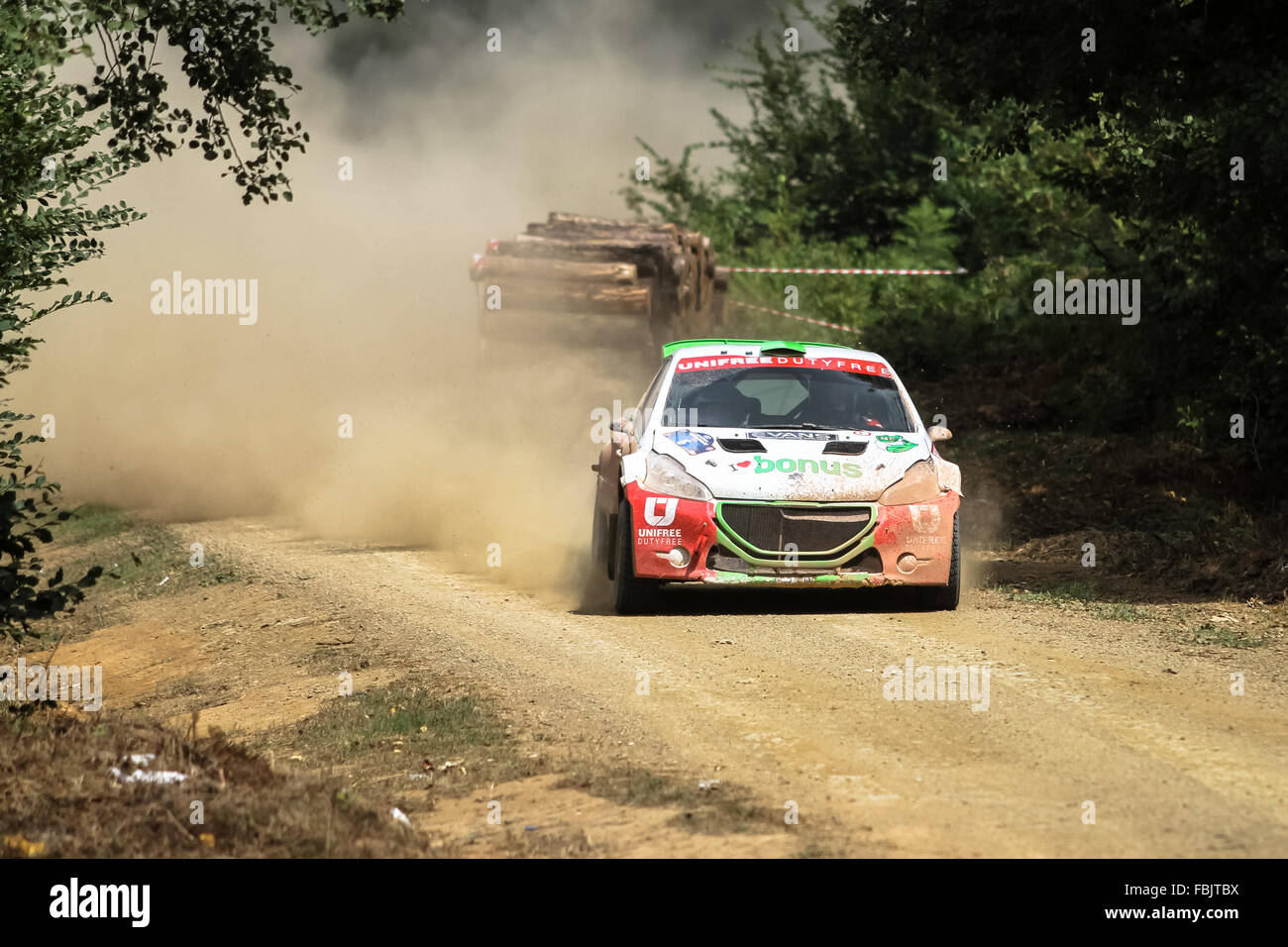 Ercan Kazaz con Peugeot 208 R5 de Bono Unifree Parkur Racing Team en Kocaeli Rally 2015 Foto de stock