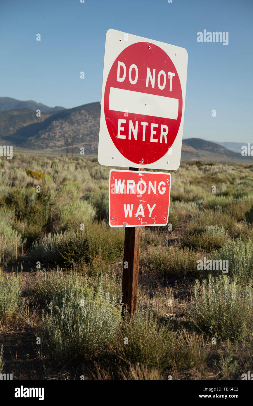 'No Entrar' 'camino equivocado' Cartel Foto de stock