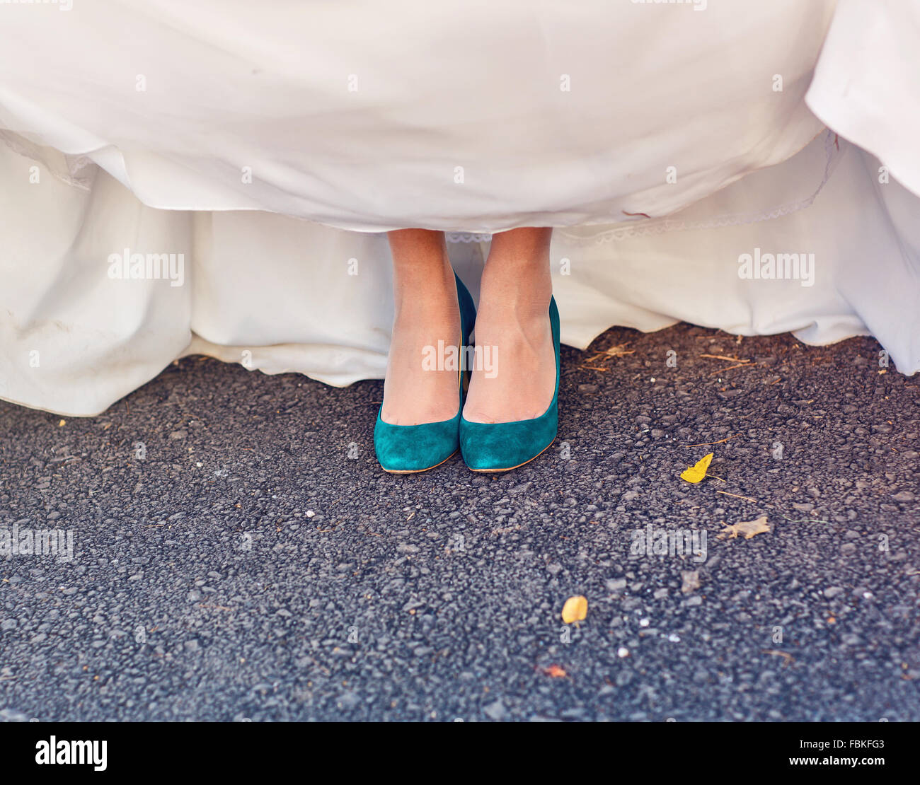 Mostrar su novia zapatos turquesa en boda Fotografía de stock - Alamy