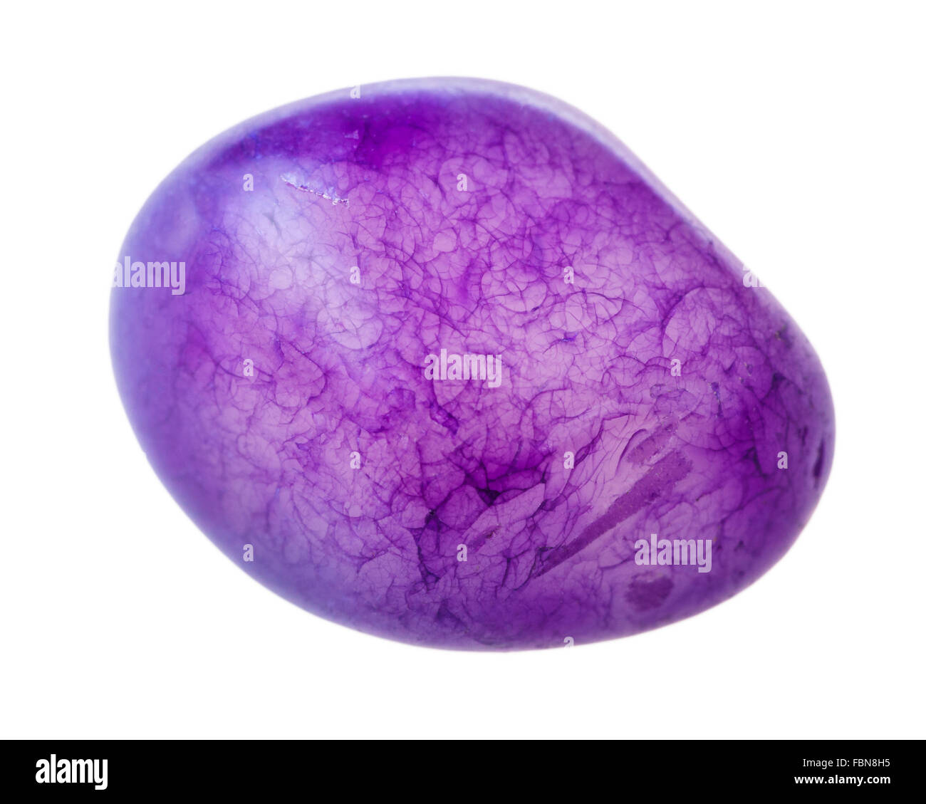 Piedras preciosas minerales naturales - azul violeta tonos piedra cuarzo  aislado sobre fondo blanco cerrar Fotografía de stock - Alamy