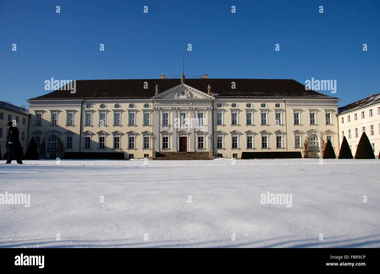 Das Schloss Bellevue, Amtssitz des deutschen Bundespraesidenten, Berlín Tiergarten. Foto de stock