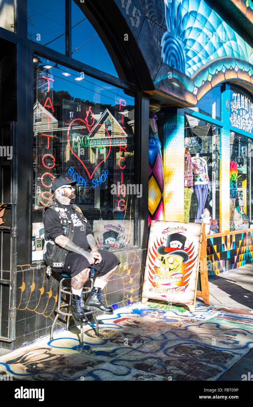 Tienda de tatuajes de graffiti fotografías e imágenes de alta