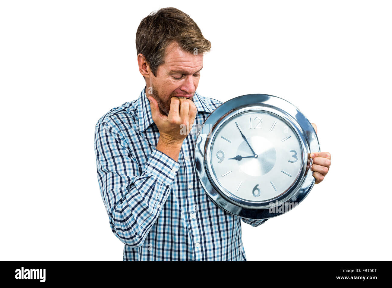 Ansioso tarde Hombre sujetando un reloj Fotografía de stock - Alamy