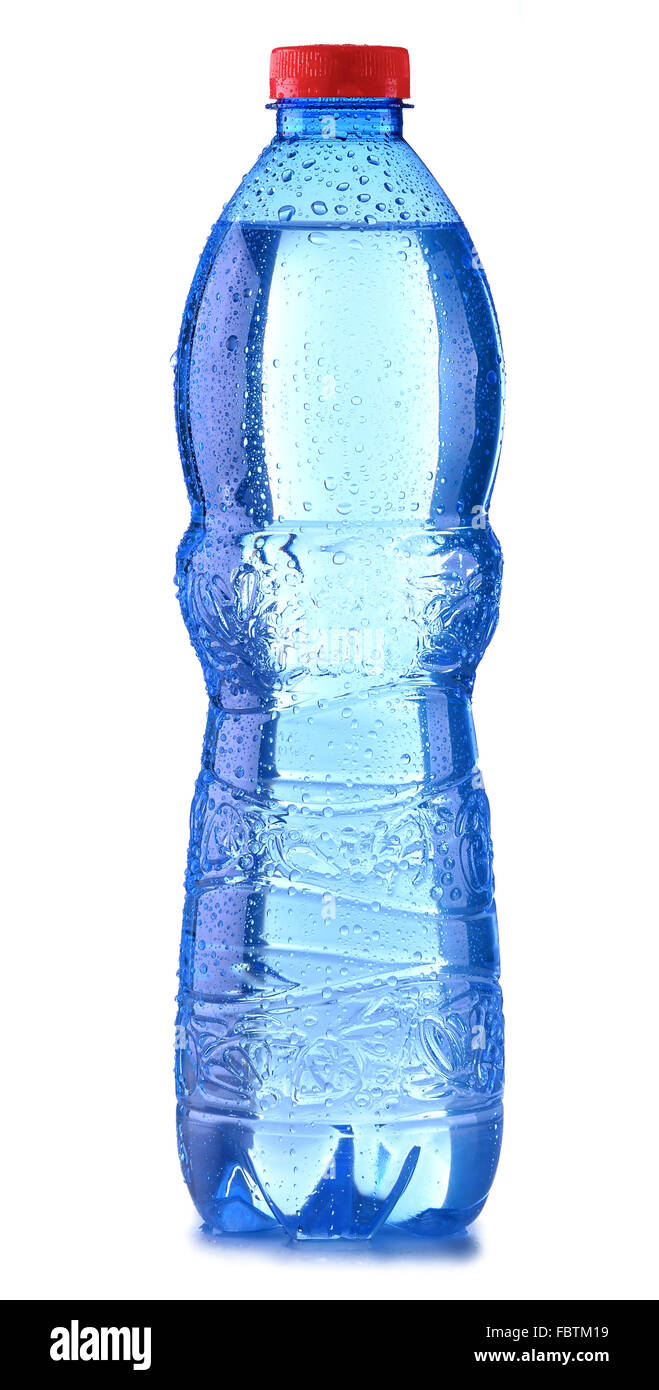 Botella de plástico de agua mineral aislado en blanco Foto de stock