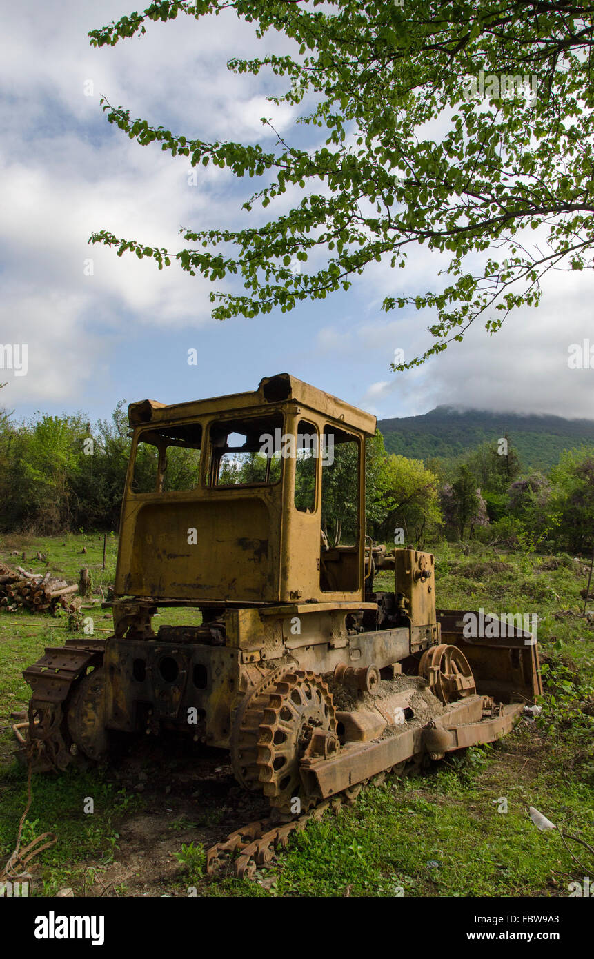 Los restos de material de guerra, Abjasia. Foto de stock