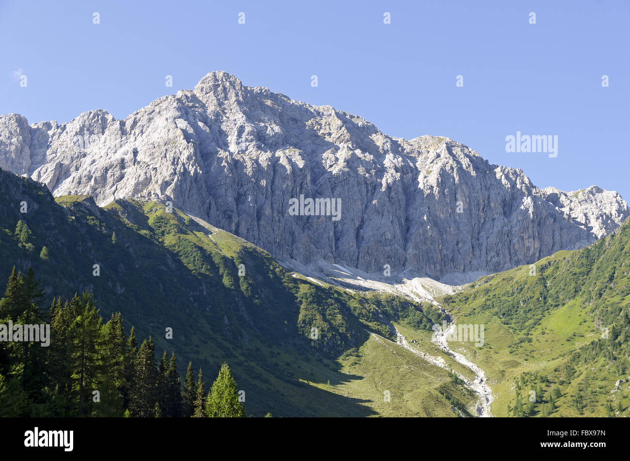 Porze, montaña en los Alpes Carnic Foto de stock