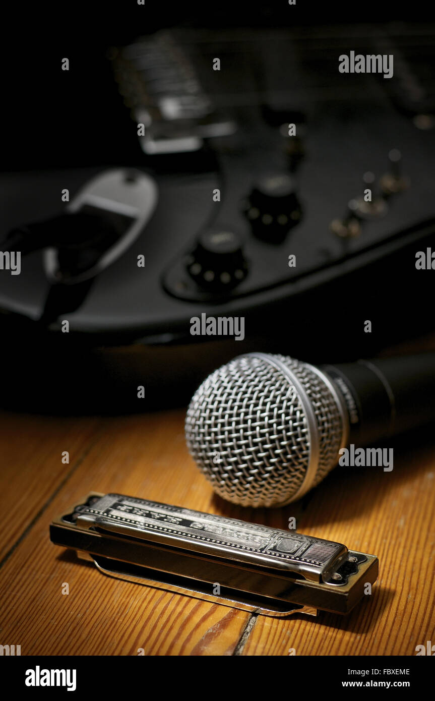 El arpa, micrófono y E-Guitar Foto de stock
