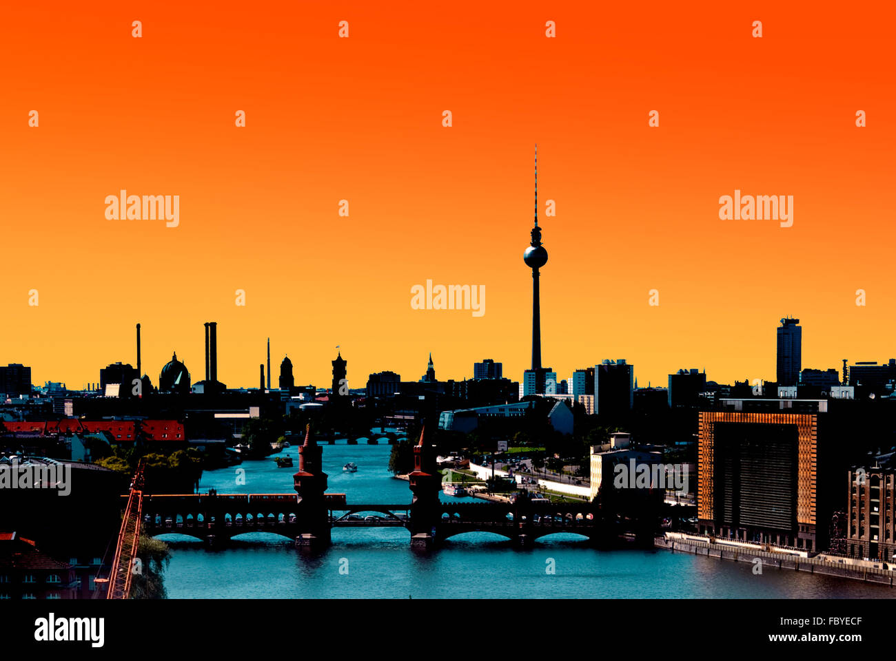 Berlin Skyline Panorama atardecer Foto de stock