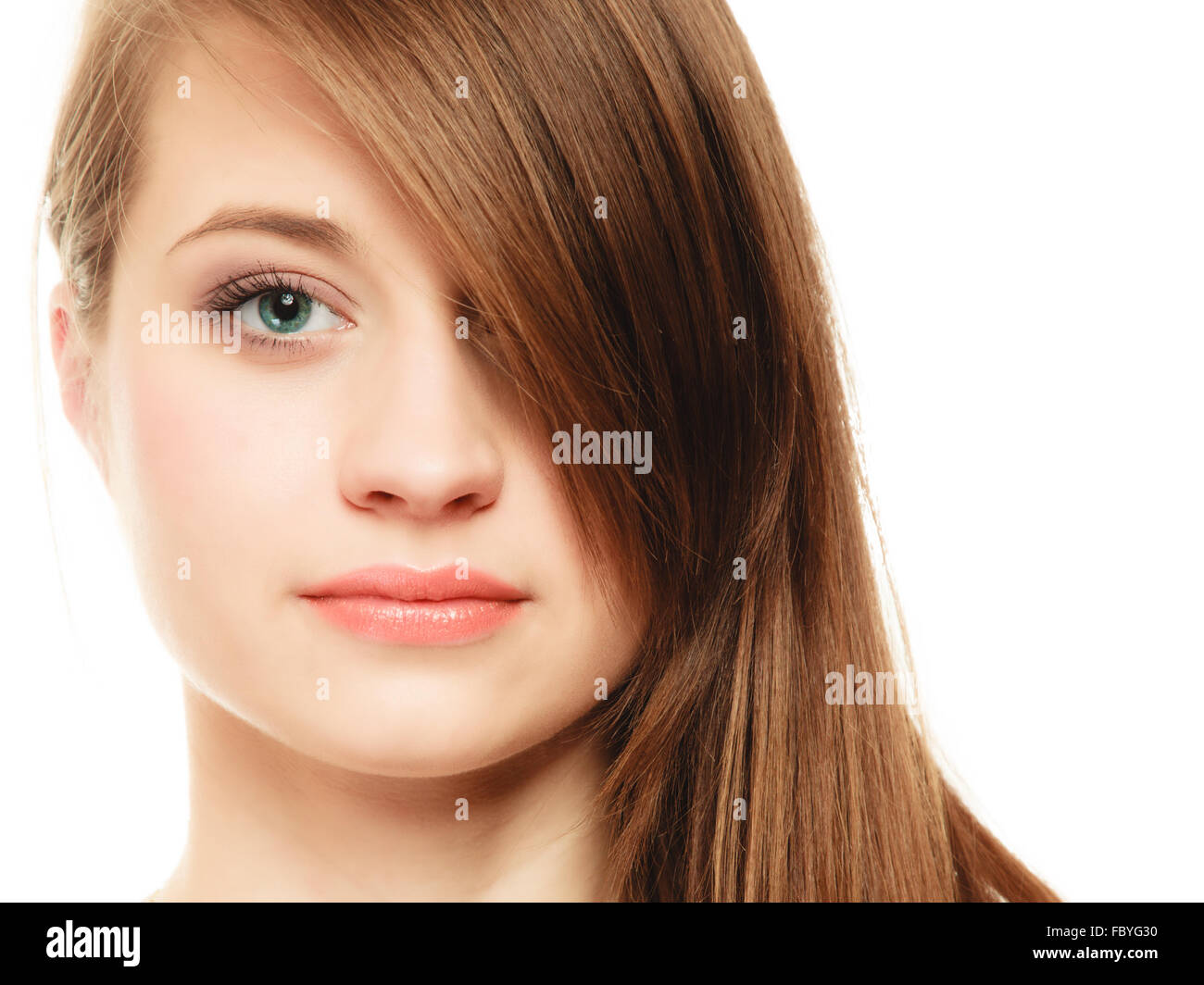 Peinado. Retrato de chica con mucho bang cubriendo ojo Fotografía de stock  - Alamy