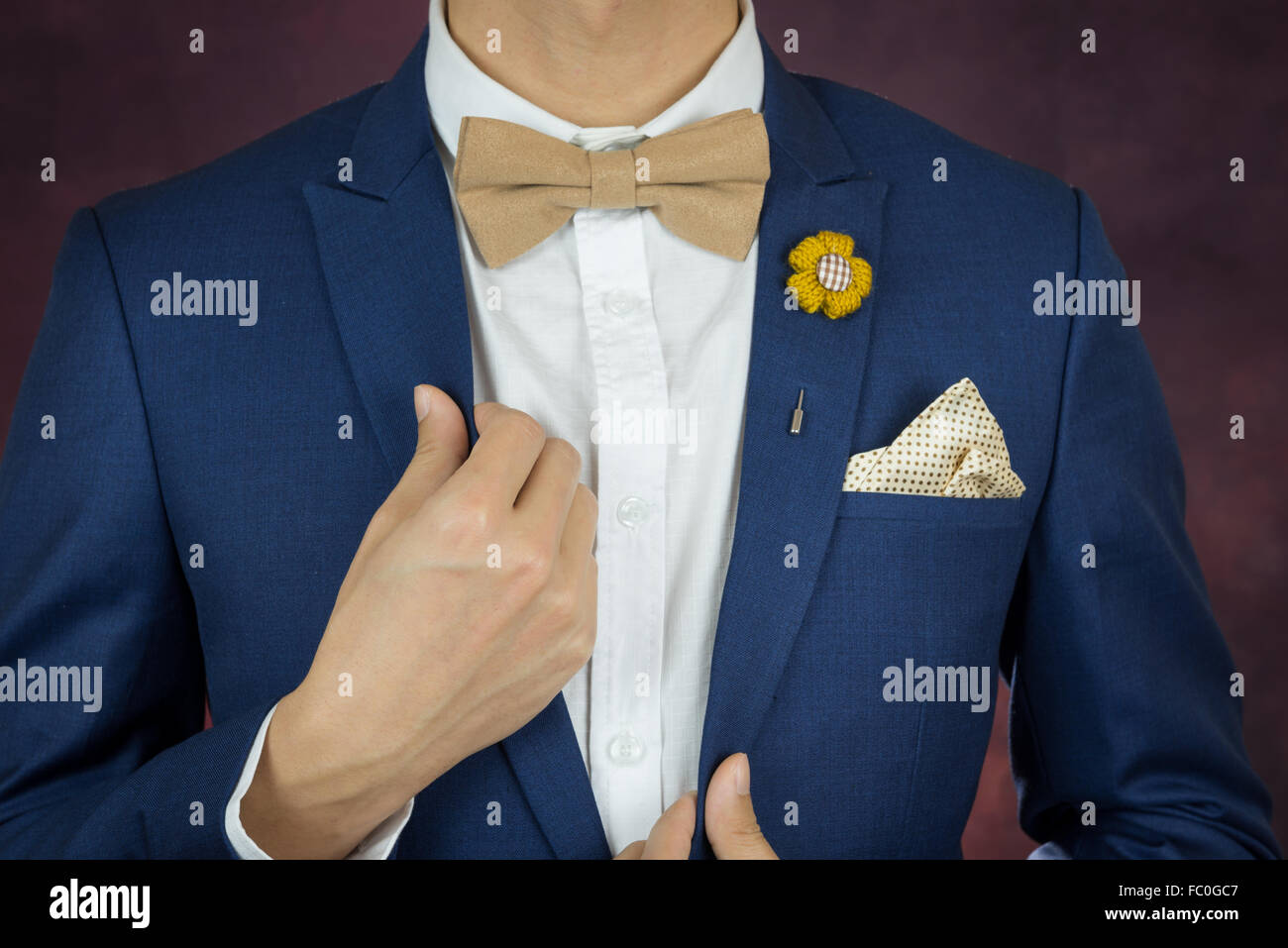 Hombre traje pajarita pañuelo fotografías e imágenes de alta resolución -  Alamy
