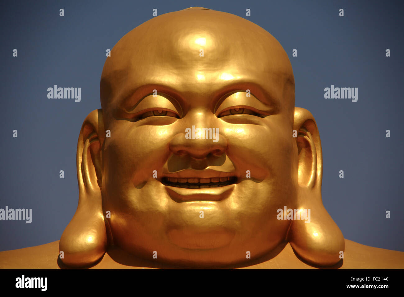 El Buda feliz más grande del mundo en Mile, provincia de Yunnan, China  Fotografía de stock - Alamy