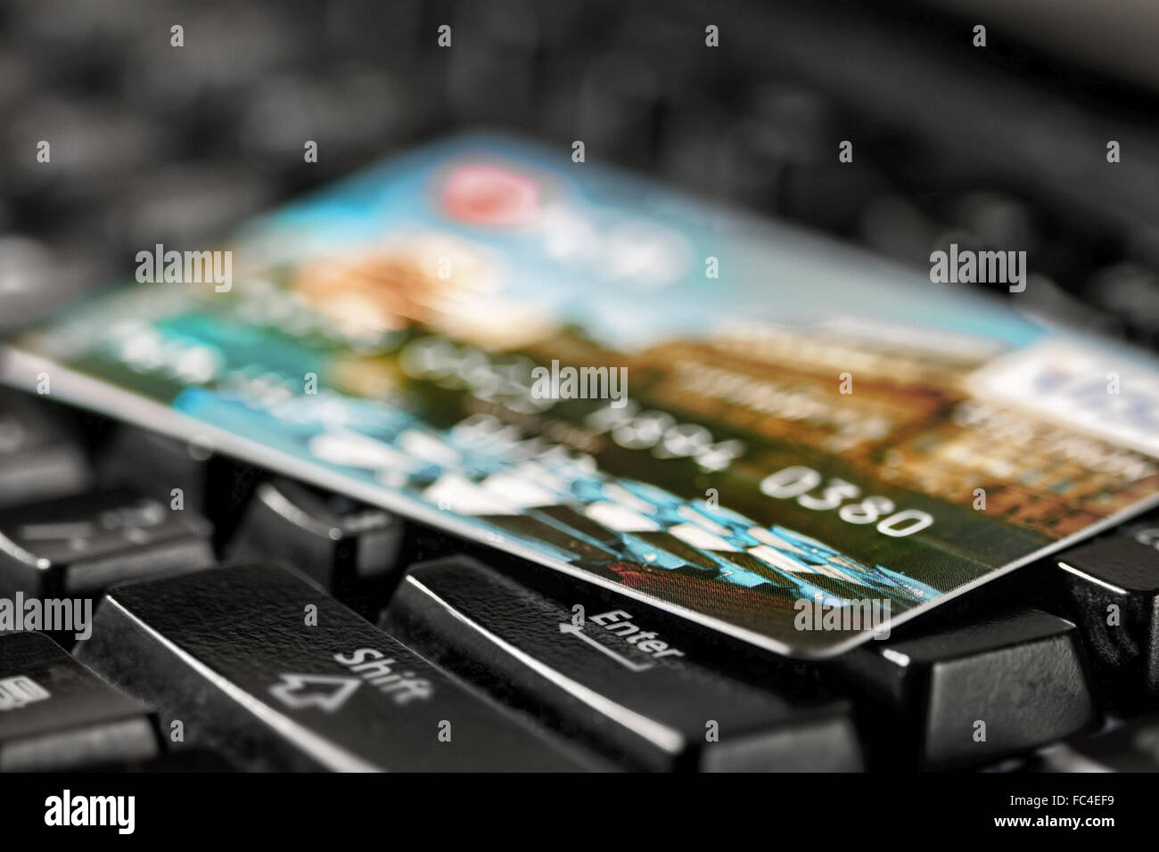 Cerca- hasta ver en pago con tarjeta teclado na Foto de stock