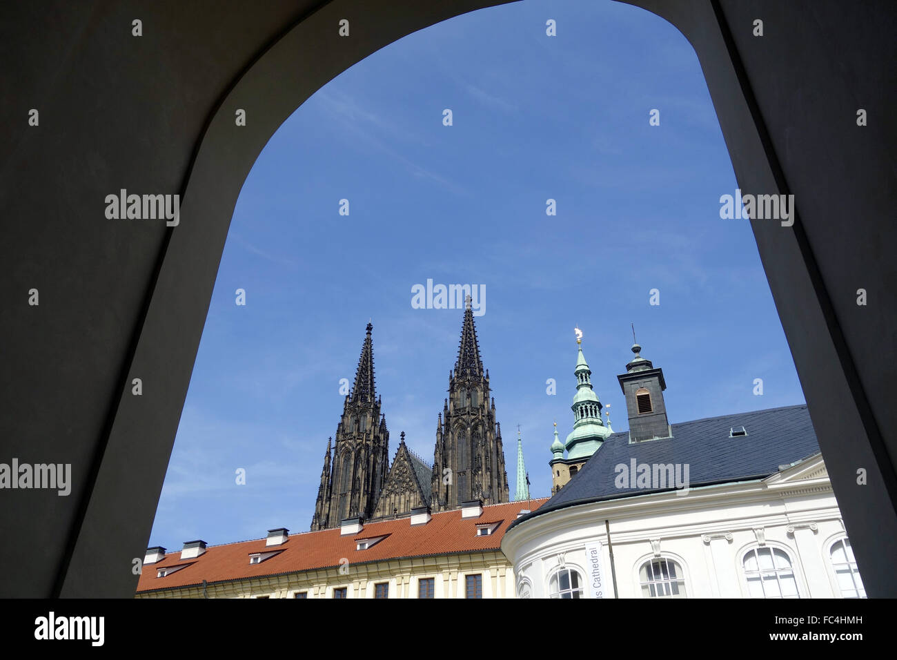 St.-Veits-Dom en Prag Foto de stock