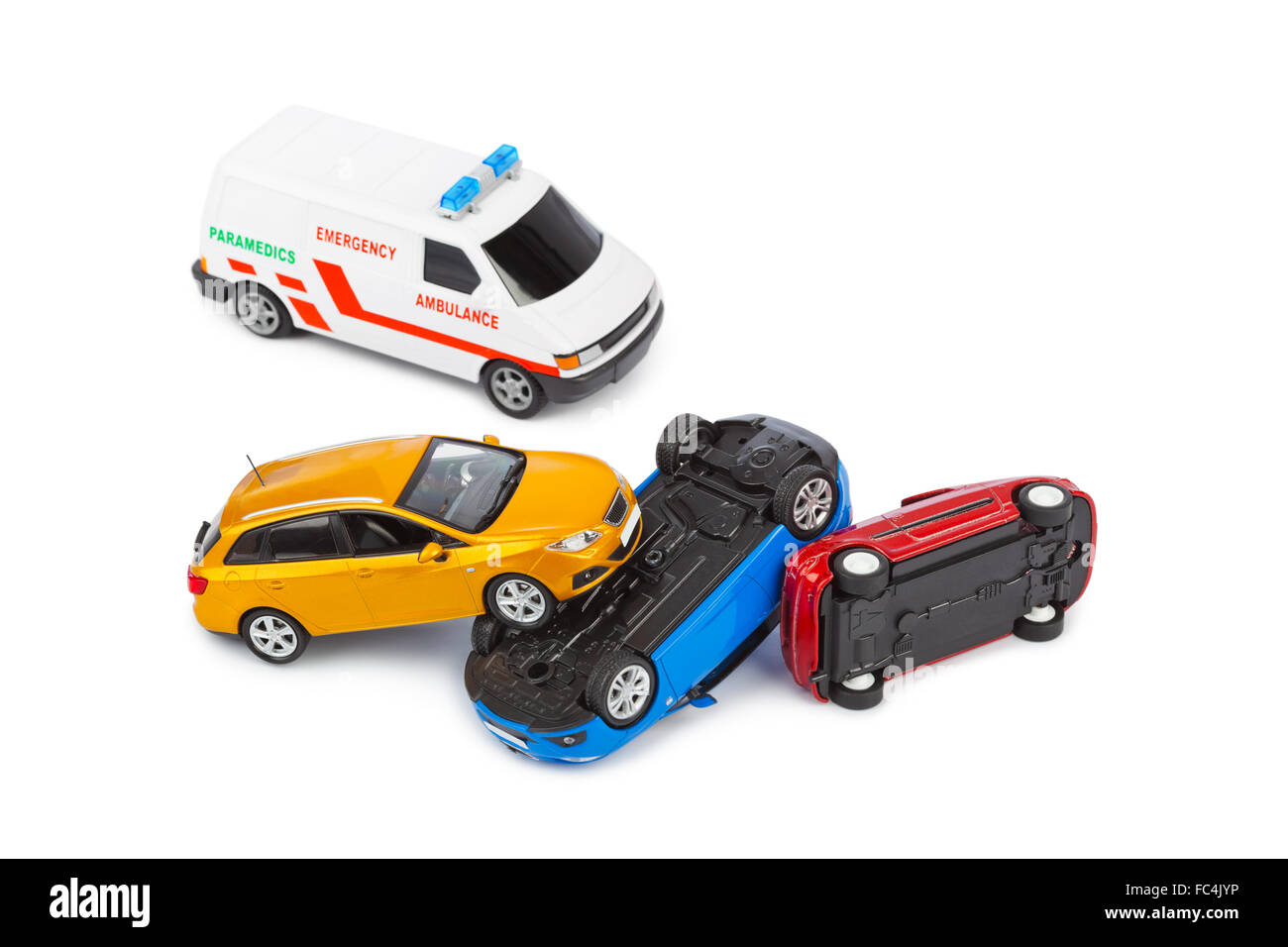 Crash coches de juguete y ambulancia Fotografía de stock - Alamy