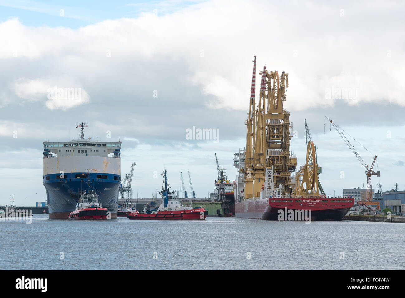 Buque coraje y Ceona Amazon Fotografía de stock - Alamy