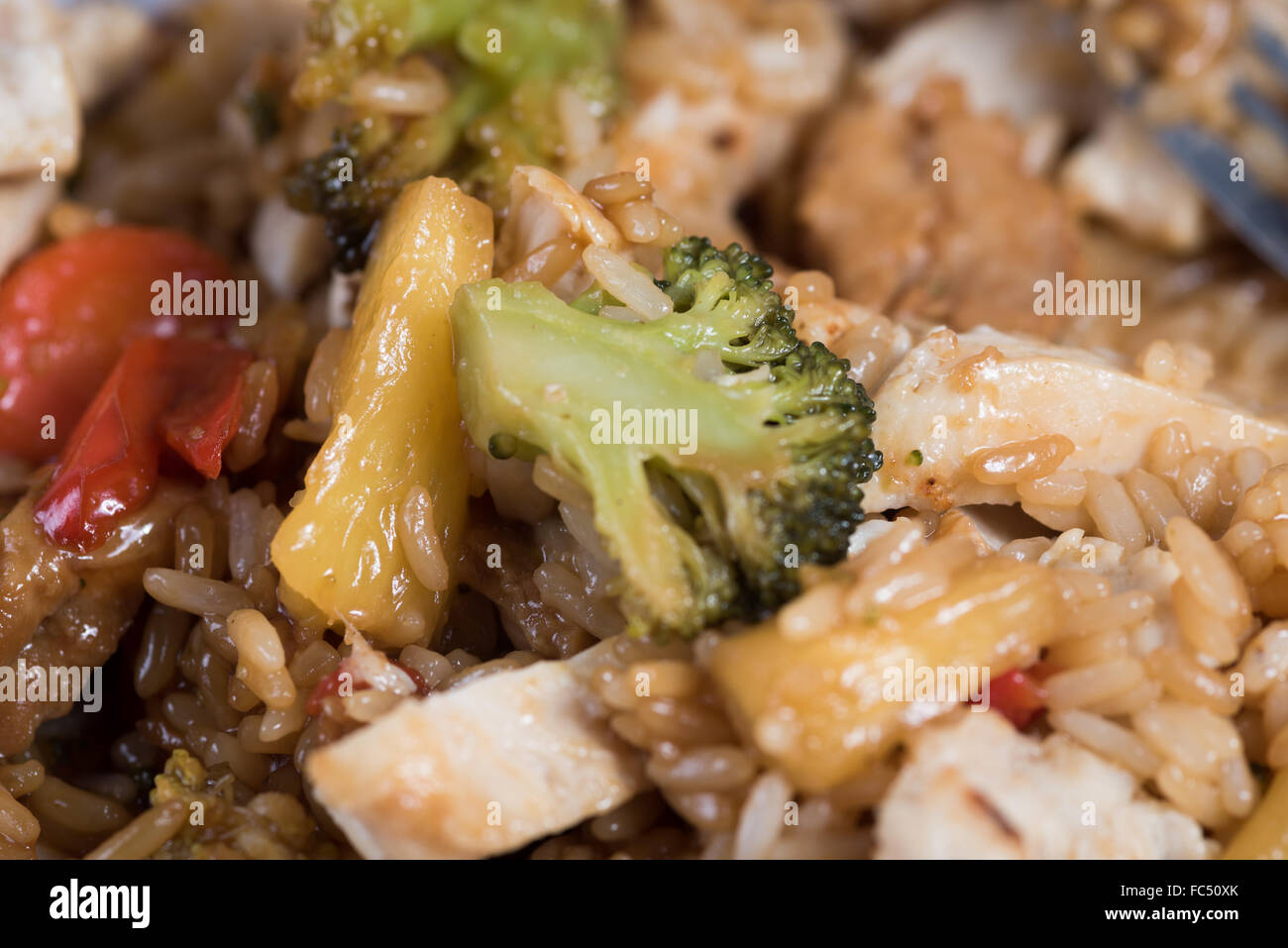 Cerca de pollo y verduras arroz Foto de stock
