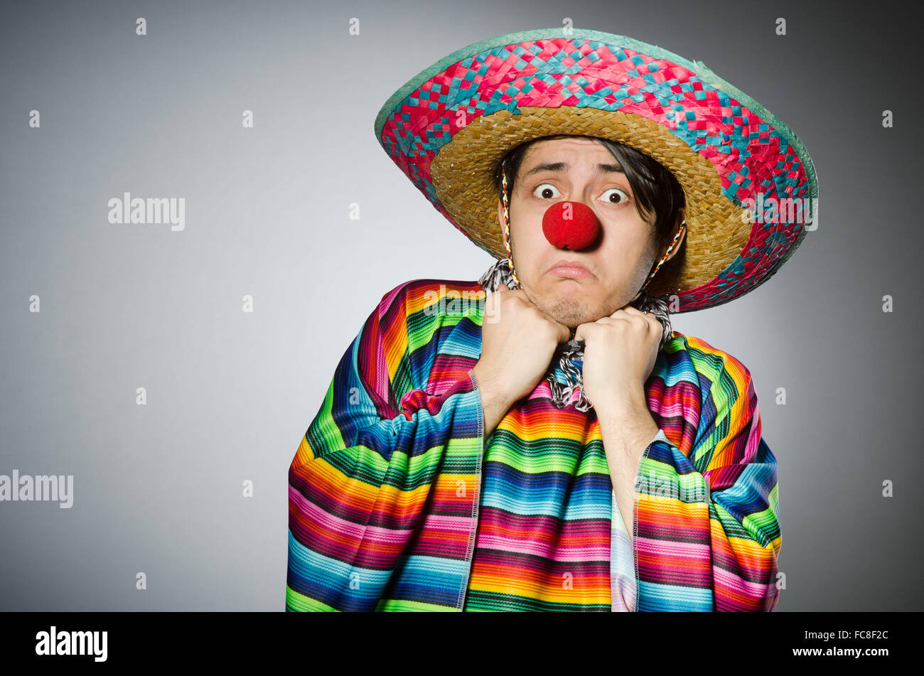 Mexican poncho fotografías e imágenes de alta resolución - Página 7 - Alamy