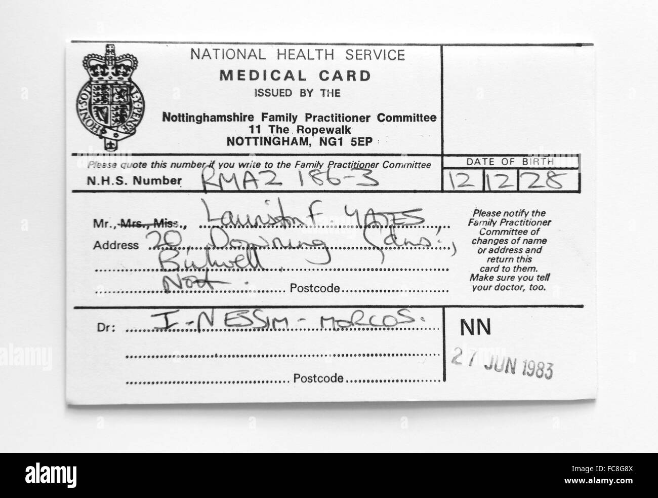 Tarjeta sanitaria del Servicio Nacional de Salud, de fecha 27 de junio de 1983 Foto de stock