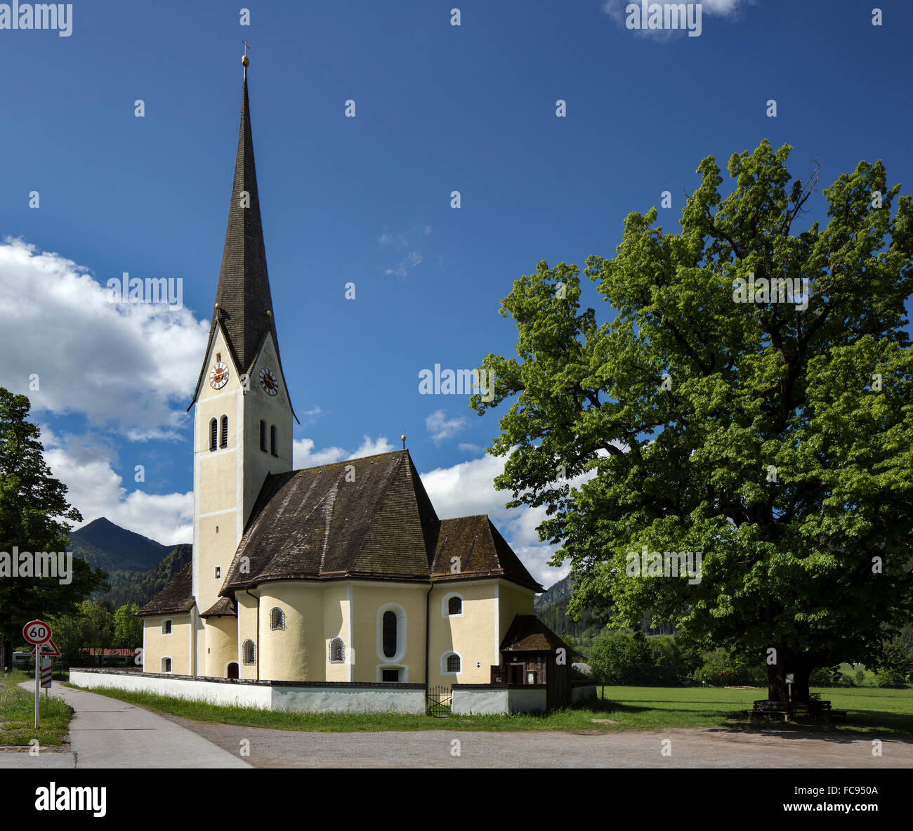 Iglesia de San Leonhard, Schliersee, Alta Baviera, Baviera, Alemania Foto de stock