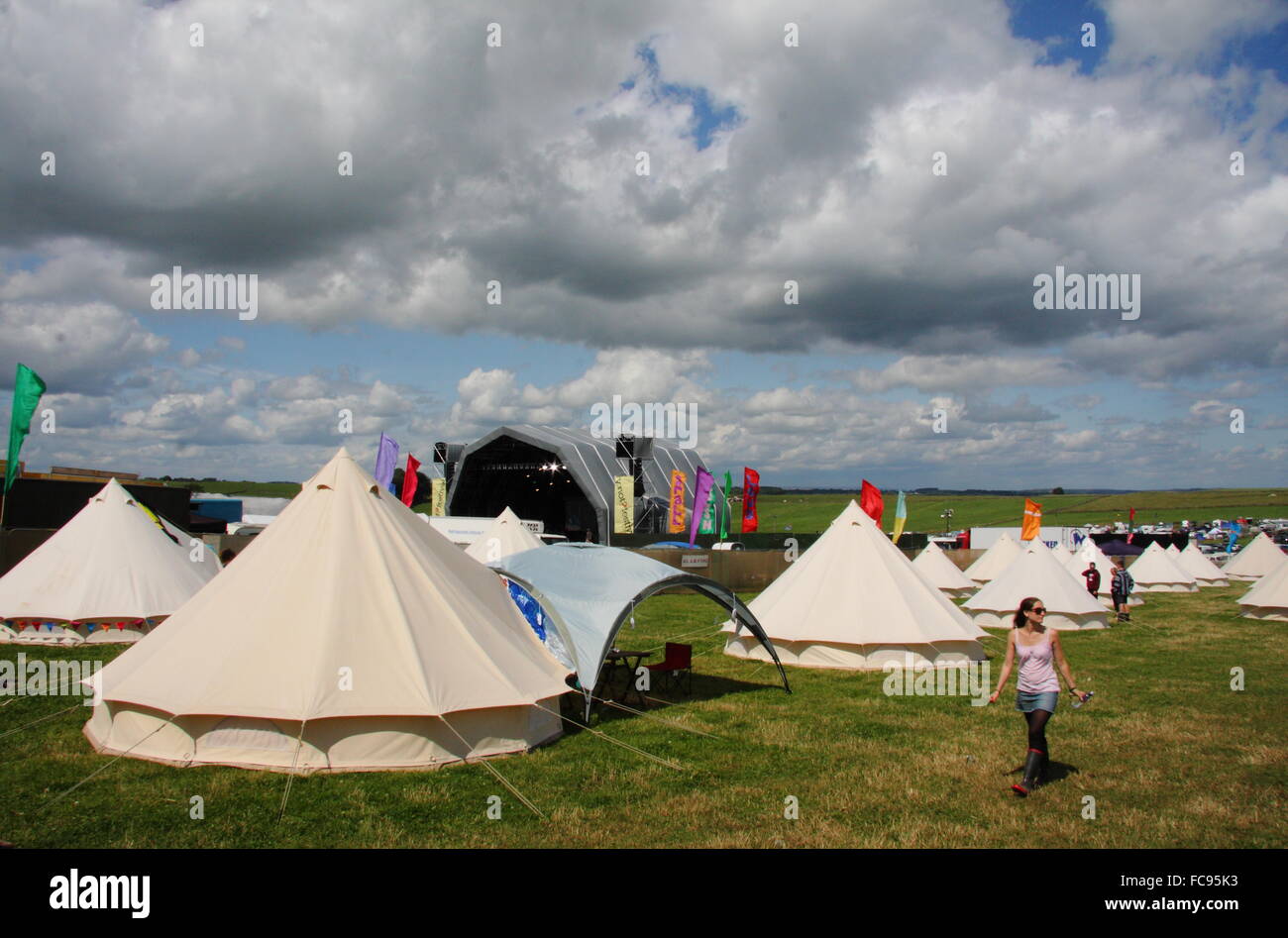 El Glamping en el área y no music festival, Derbyshire, que ofrece instalaciones de camping de lujo para los asistentes al festival, Inglaterra Foto de stock